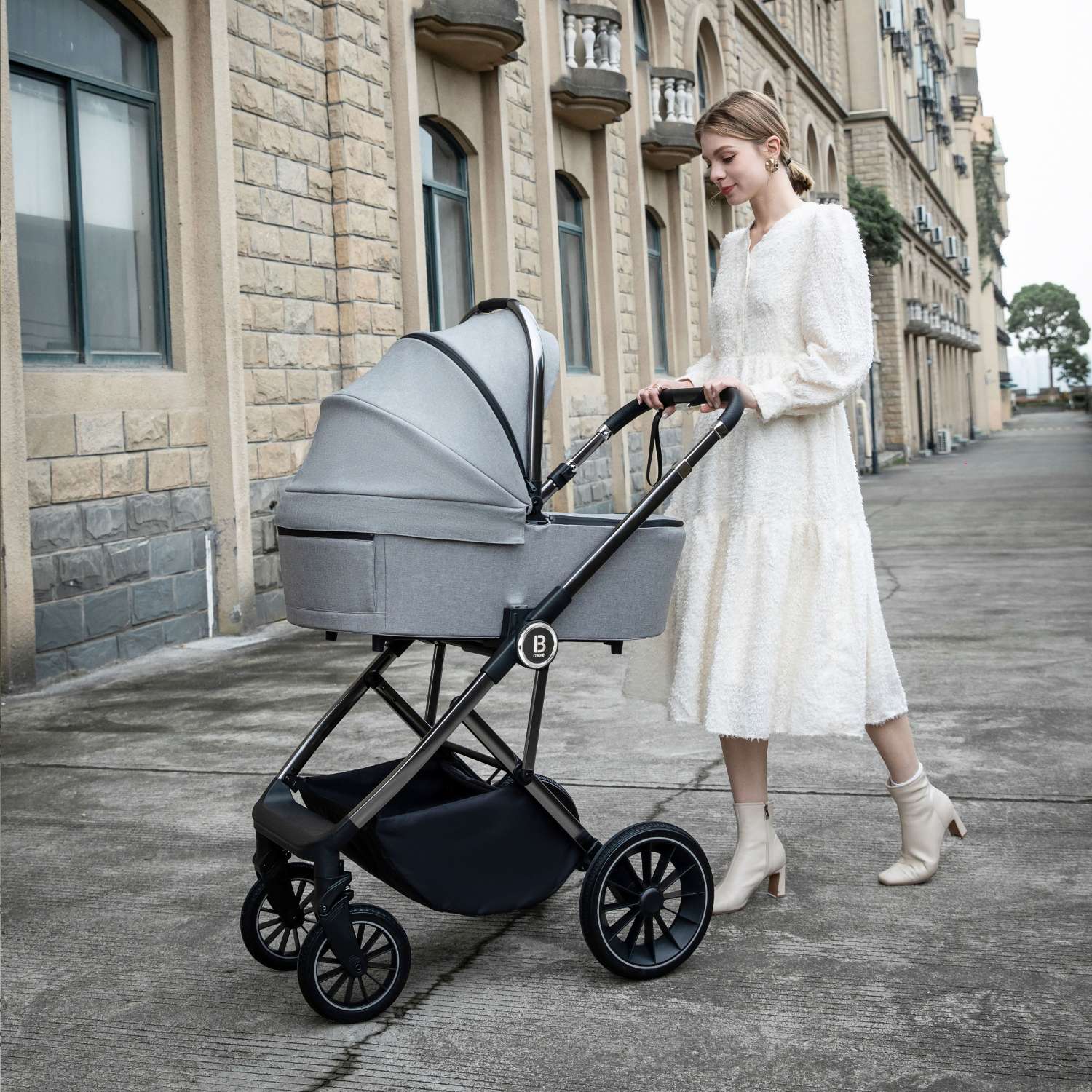Babymore Chia in Pearl Grey with Carrycot attached