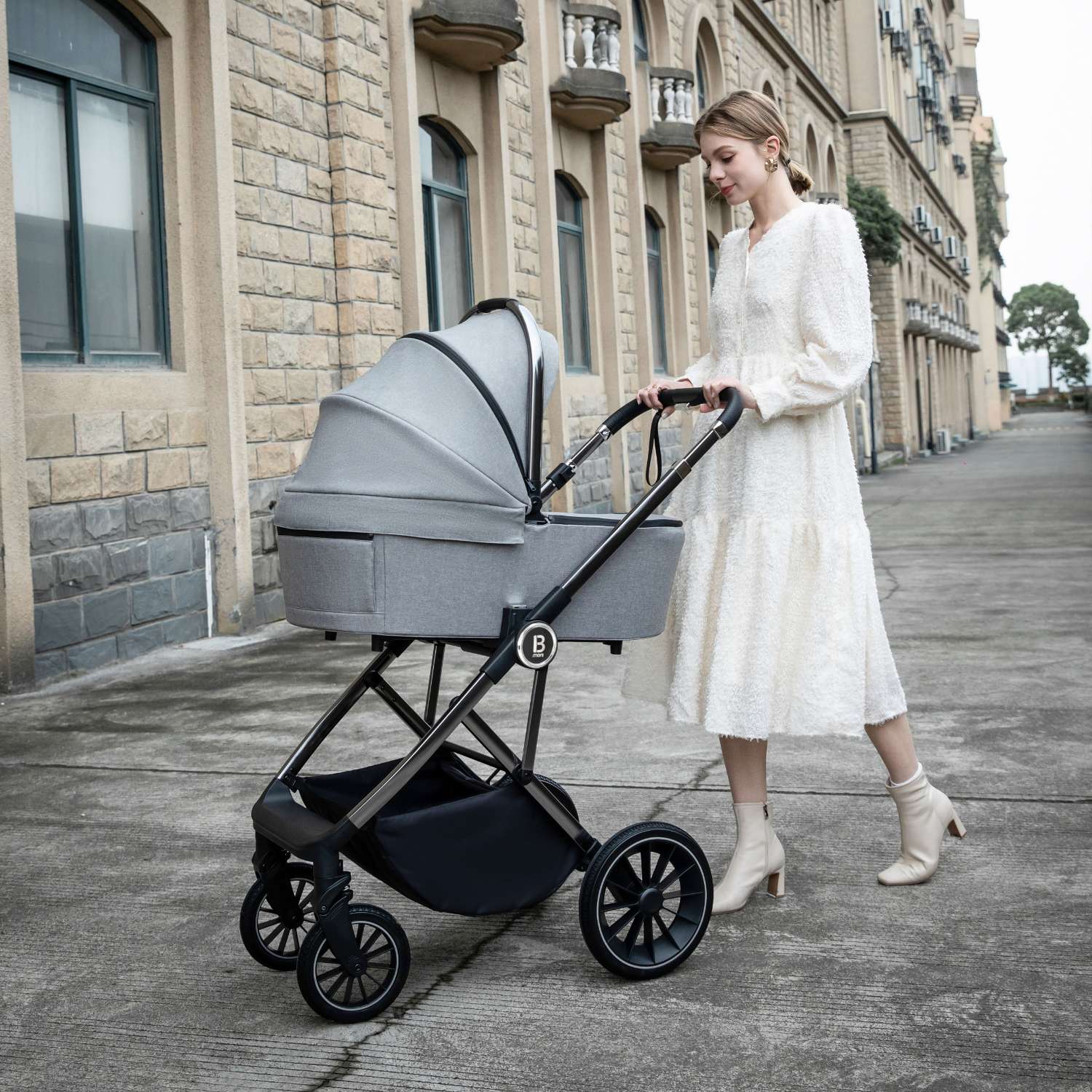 Babymore Chia Pram in Pearl Grey with Carrycot attached
