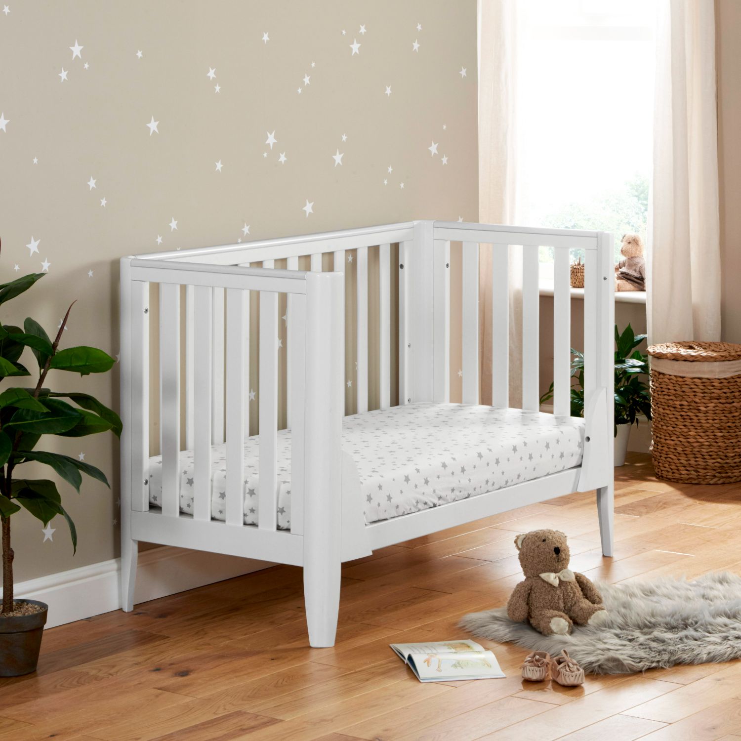 Elegant Baby Cot Bed