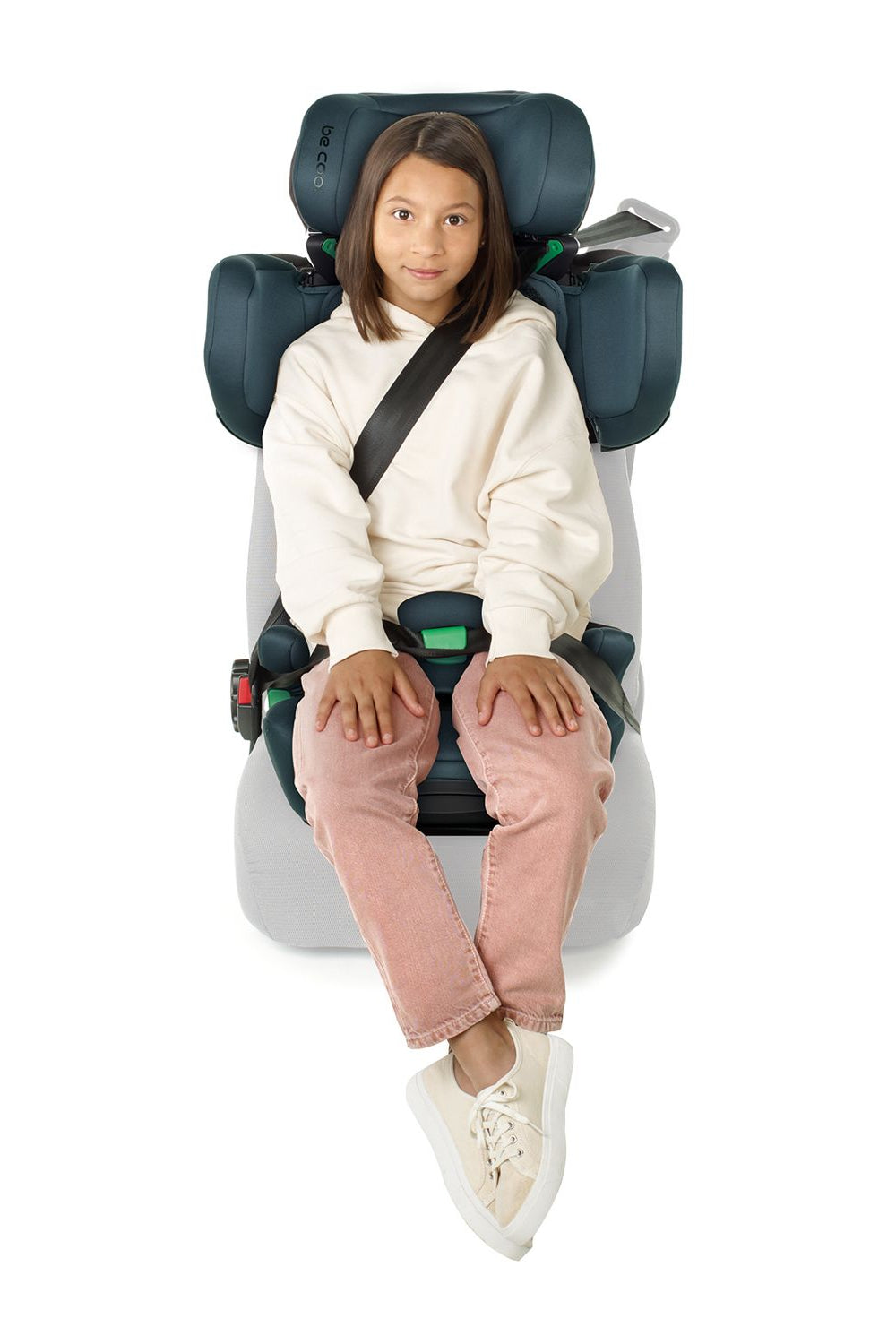 A girl sitting in a Be Cool Foldy i-Size Car Seat