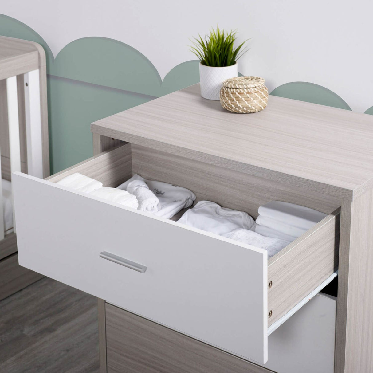 Ickle Bubba Pembrey Nursery Changing Unit & Chest of Drawers