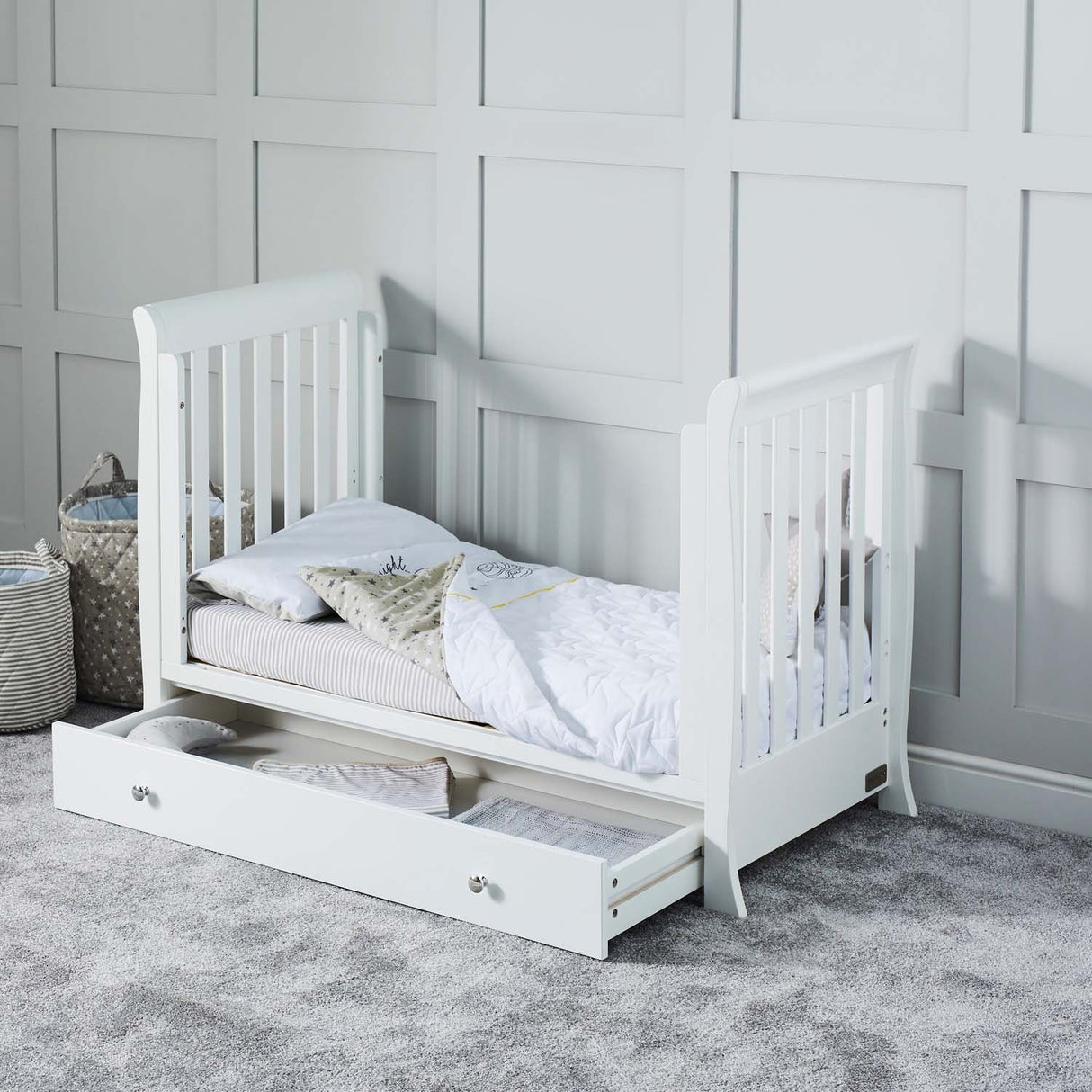 Ickle Bubba Snowdon Mini Sleigh 4-in-1 Cot Bed (0-4yrs)