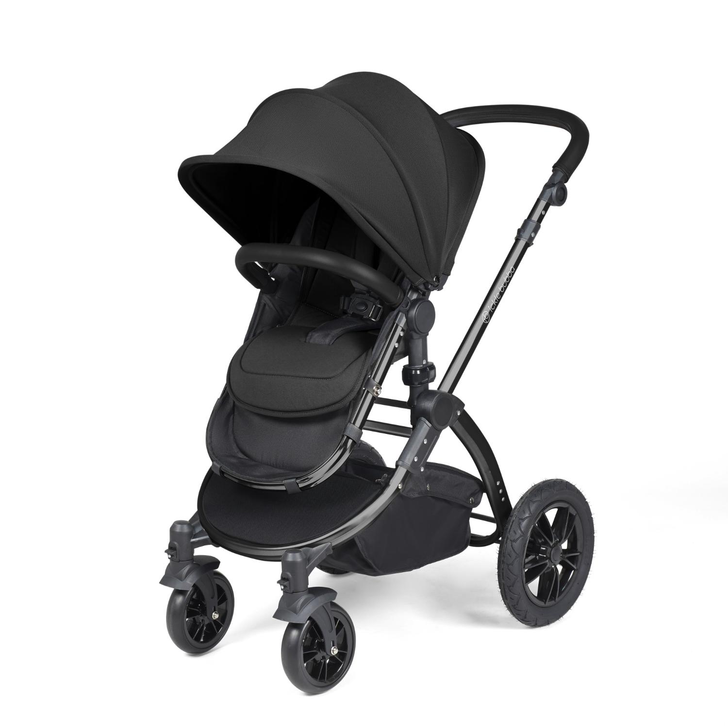 Ickle Bubba Stomp Luxe Pushchair with seat unit attached in Midnight black colour