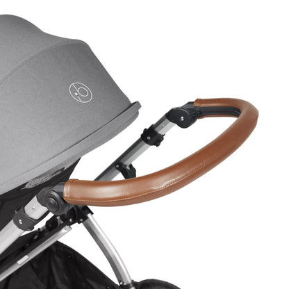 Handlebar detail of Ickle Bubba Stomp Luxe Pushchair in Pearl Grey colour with silver chassis and tan handle