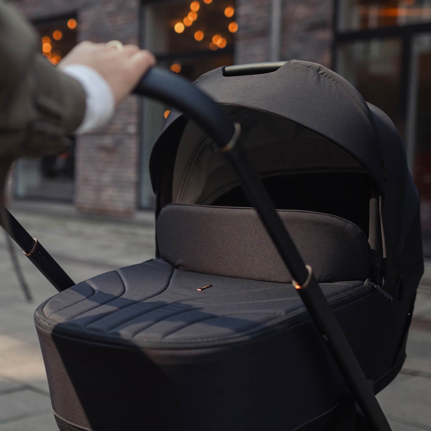 Venicci Claro carrycot in Noir black colour