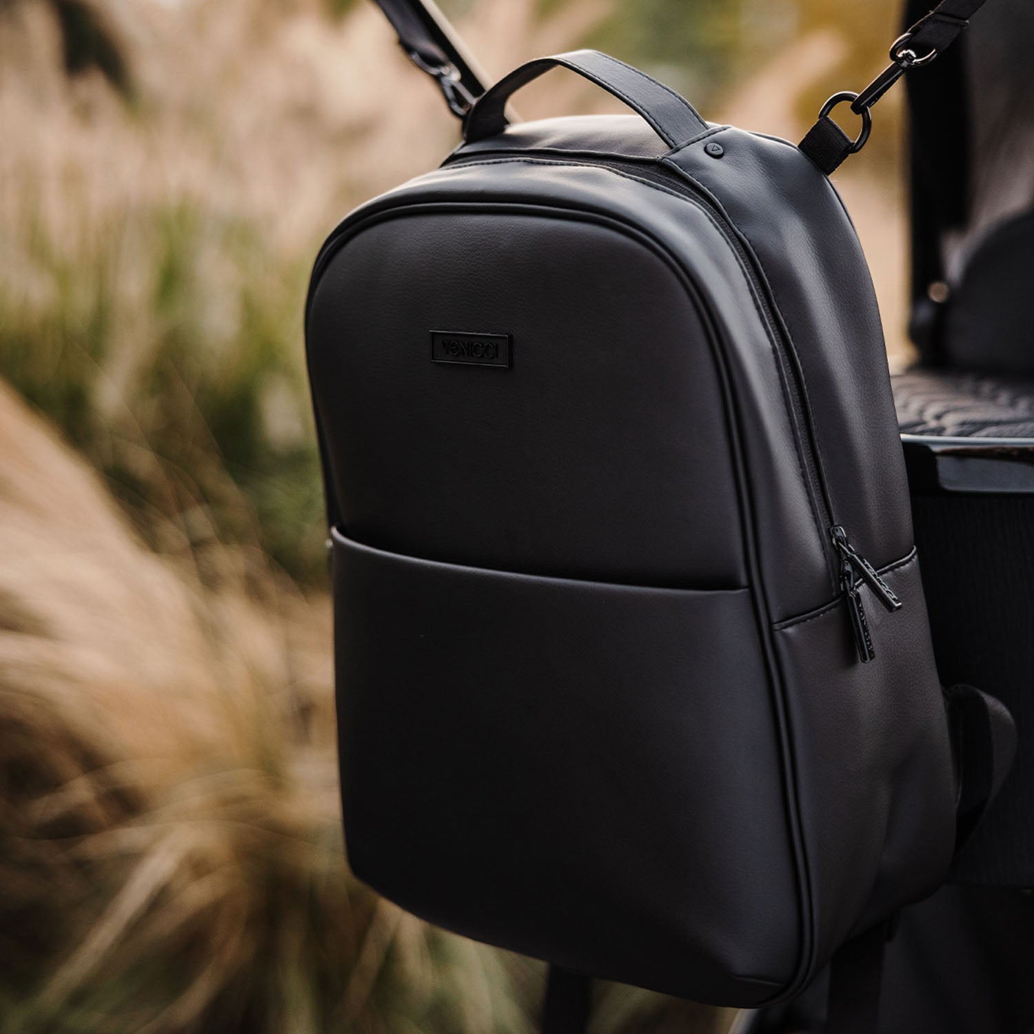 The matching Venicci Tinum Edge SE Raven Backpack